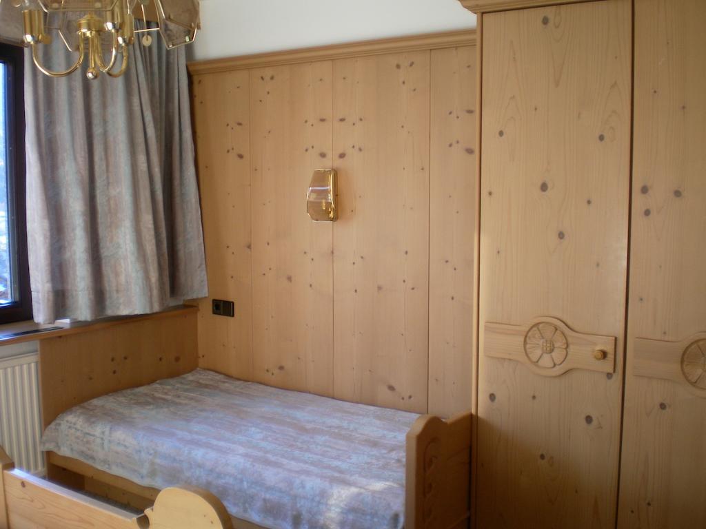 Haus Bergfried Apartment Trins Phòng bức ảnh